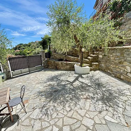 Leto's In - Parking & Garden * San Remo
